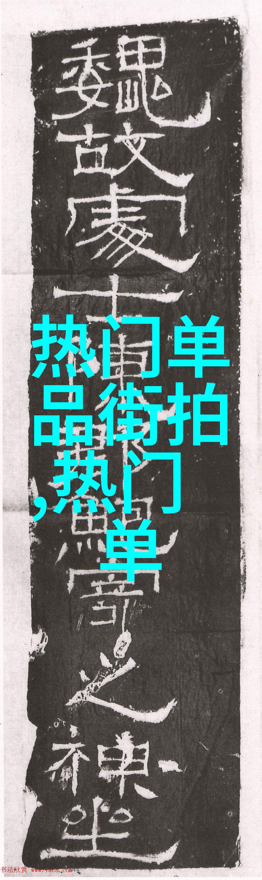 蕾哈娜出街全身戴满金饰霸气足
